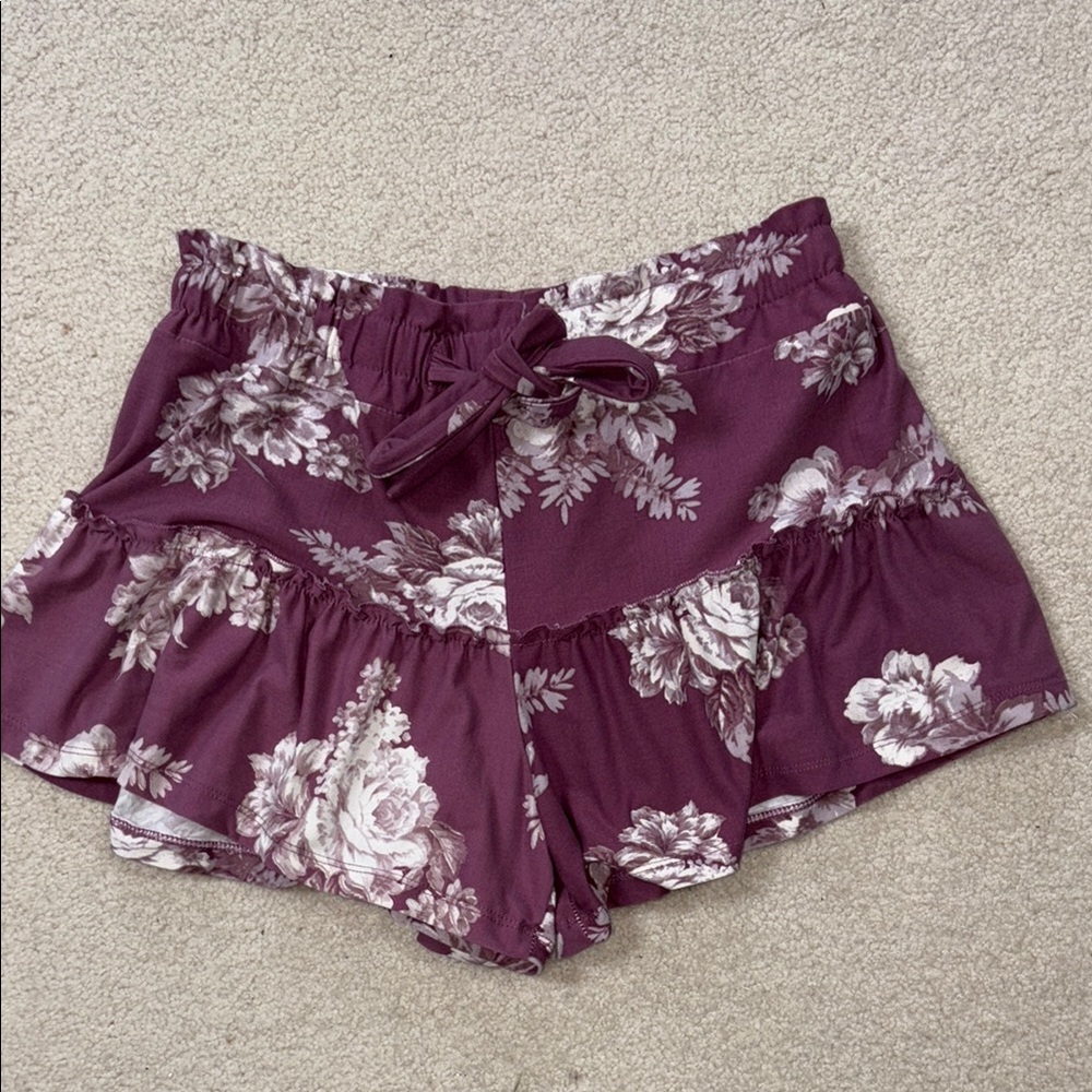 Juniors Hot Kiss Purple and White Floral Skort